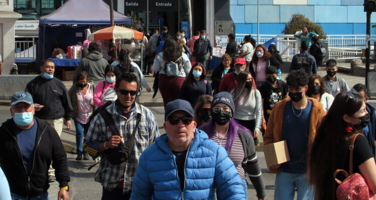 Minsal defendió comunicación de riesgo por mascarillas, tras sodeo propio: “No hubo caída en su uso”