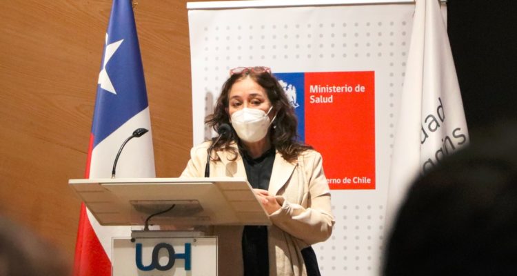 Foto contexto ministra Minsal y reporte de casos nuevos de covid-19