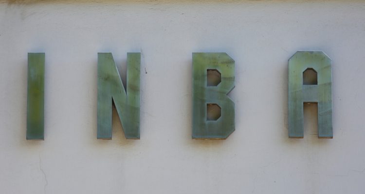 Molestia en pasajeros por desvíos del Transantiago en las cercanías del INBA