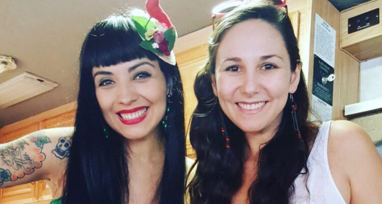 Mon Laferte y Bárbara Intrigado