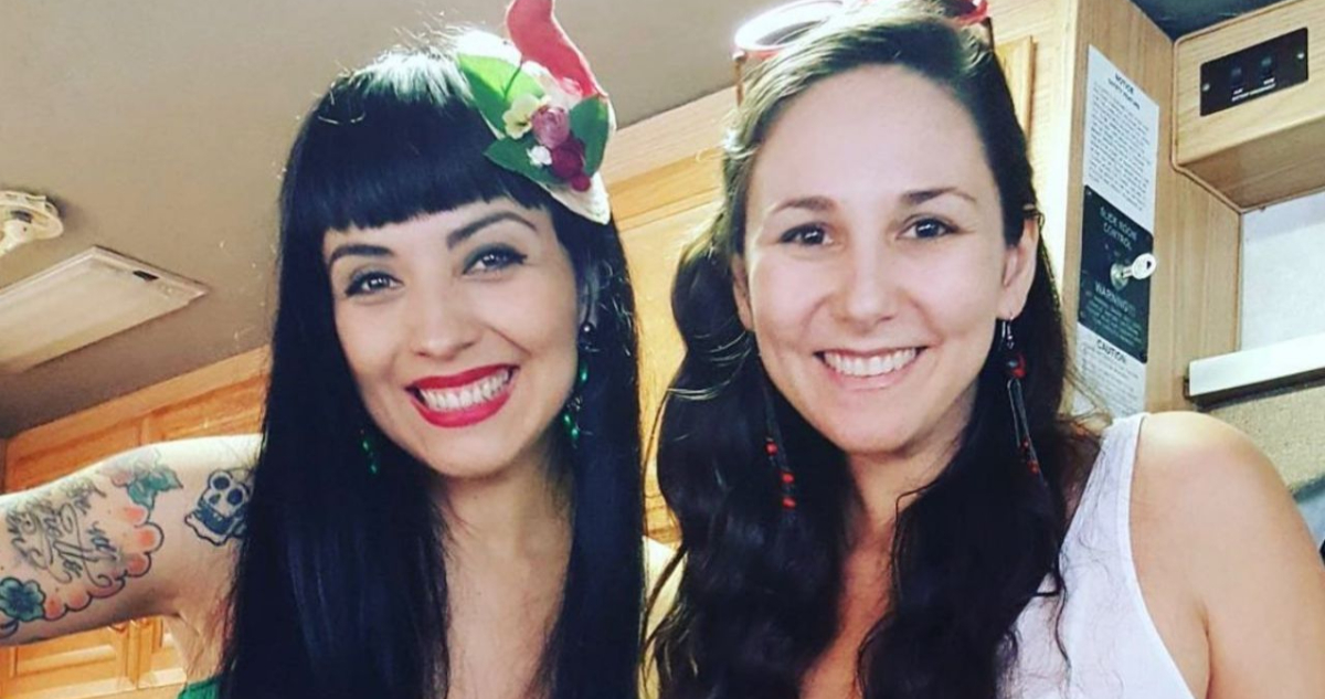 Mon Laferte y Bárbara Intrigado