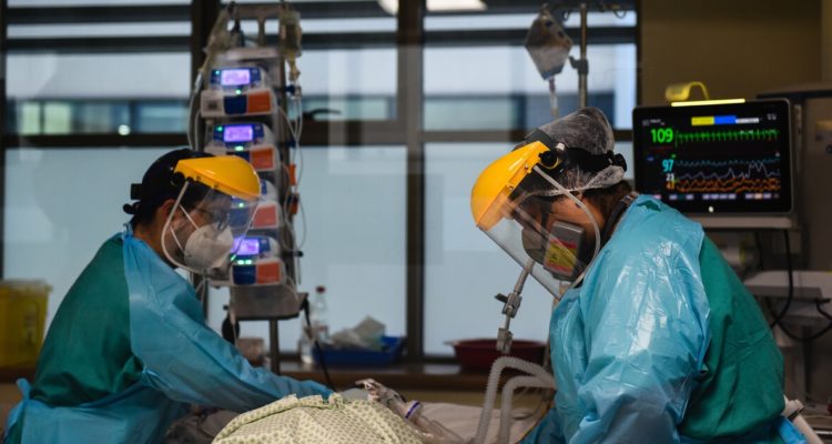 Imagen contextual de una UCI.