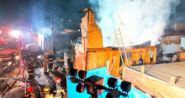Incendio en Campamento Jesús de Nazareth de Alto Hospicio