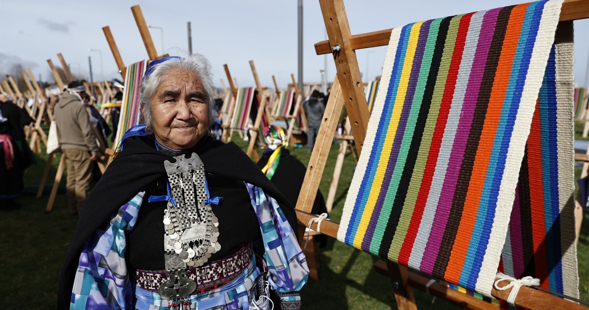 Mujeres mapuche crear telar