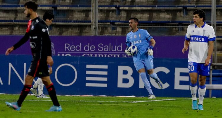 Nicolás Peranic en su debut por Universidad Católica.
