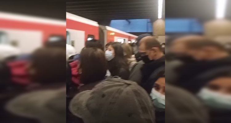 Nuevos problemas en la Línea 1 del Metro: tren debió continuar sin pasajeros