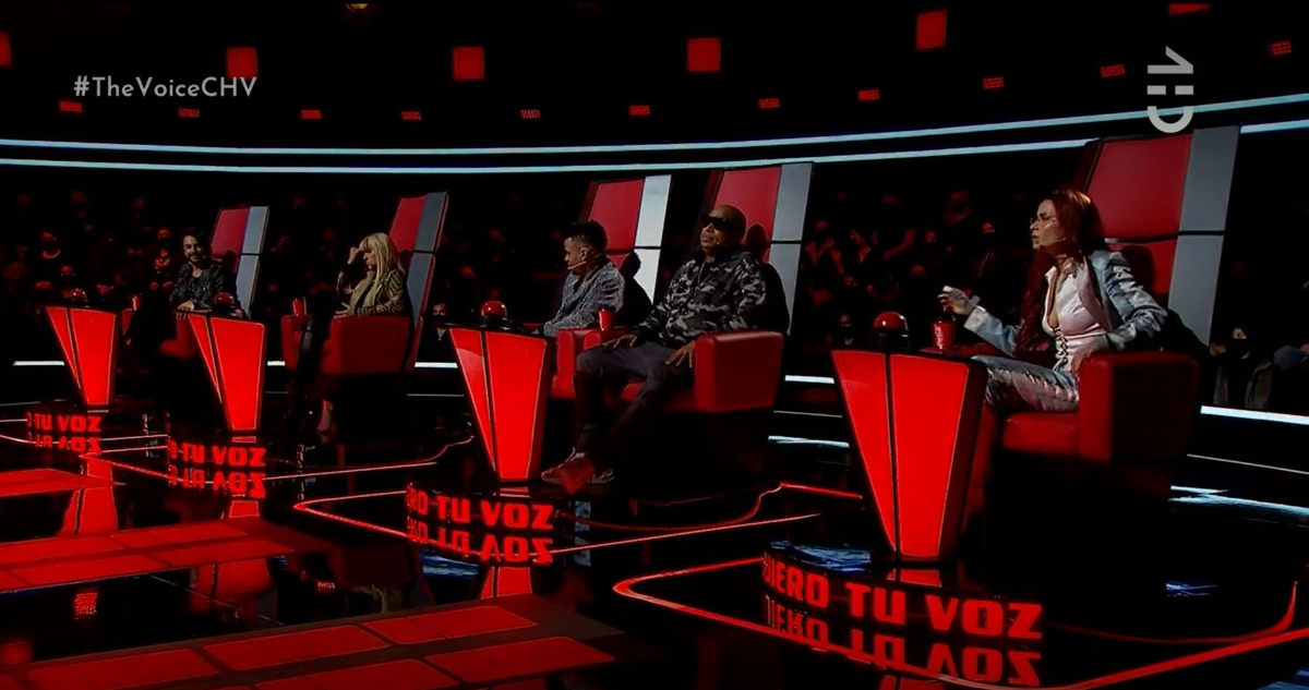 Coaches de The Voice Chile con nuevos trajes.