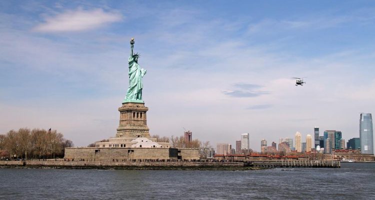 Nueva York pone fin a la “pretensión de renta”: Empresas deberán incluir sueldo en el aviso laboral