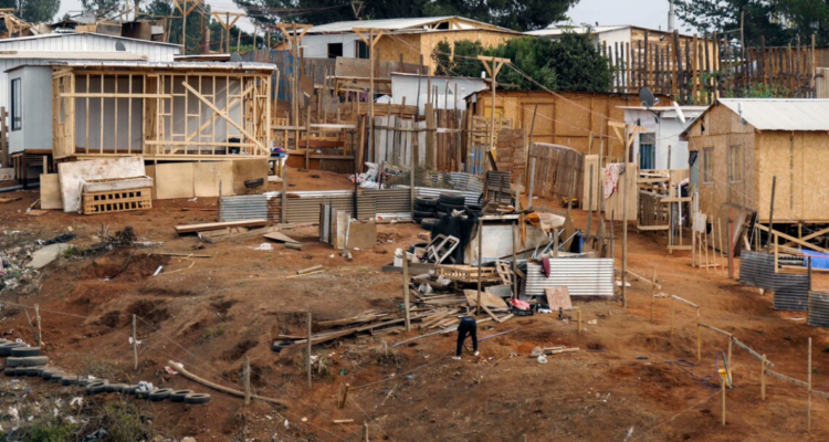 Onemi por peligro de derrumbe en tomas de Los Lagos