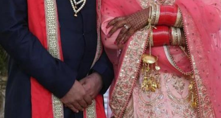 Padres demandan a hijo