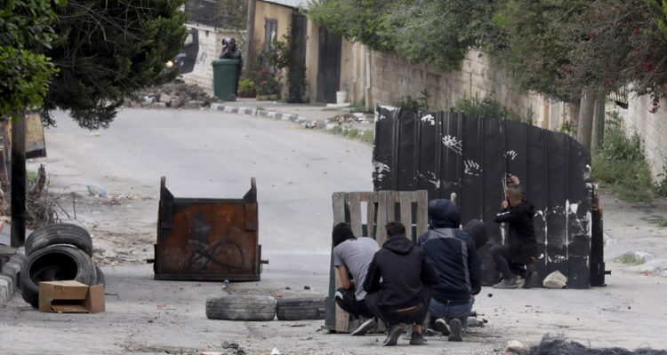 Gobierno palestino acusa a fuerzas israelíes de matar a tiro a un adolescente en Cisjordania