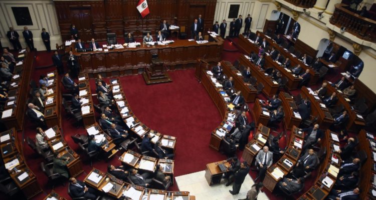 En Perú aprueban el sexto retiro de las AFP con amplia mayoría, pero con críticas de economistas