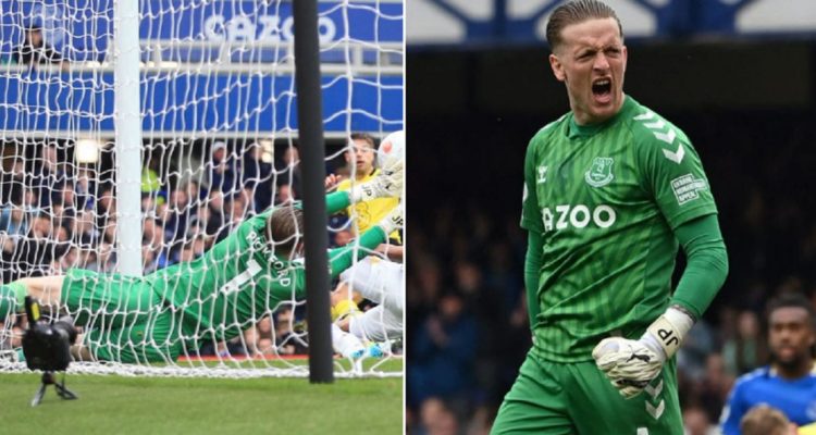 La impresionante atajada de Pickford ante el Chelsea