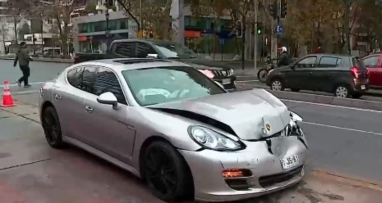 Abandonan porsche en Las Condes