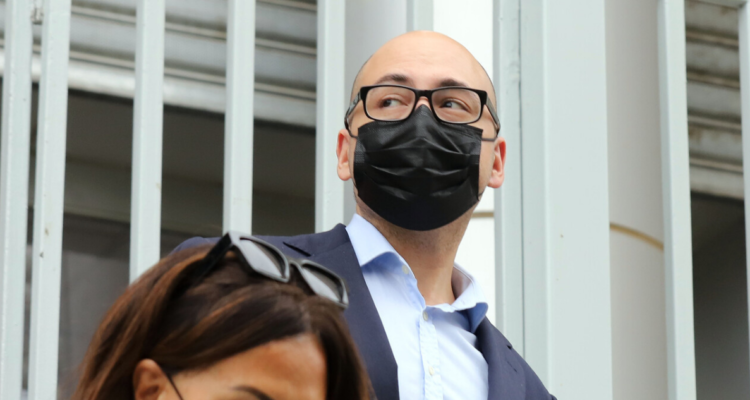 nicolás-lópez-a-la-salida-del-juzgado