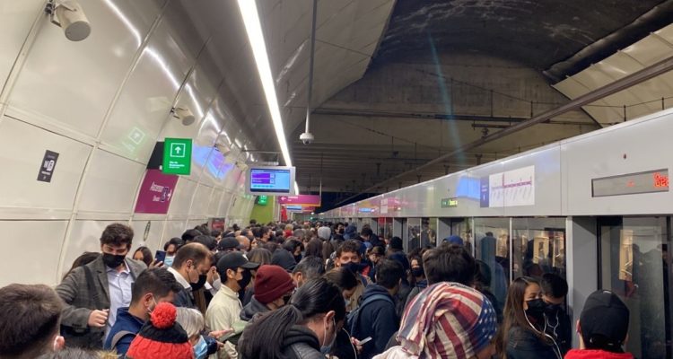 Metro sufre nueva falla: Línea 6 se vio interrumpida tras sufrir exceso de lubricación en la vía