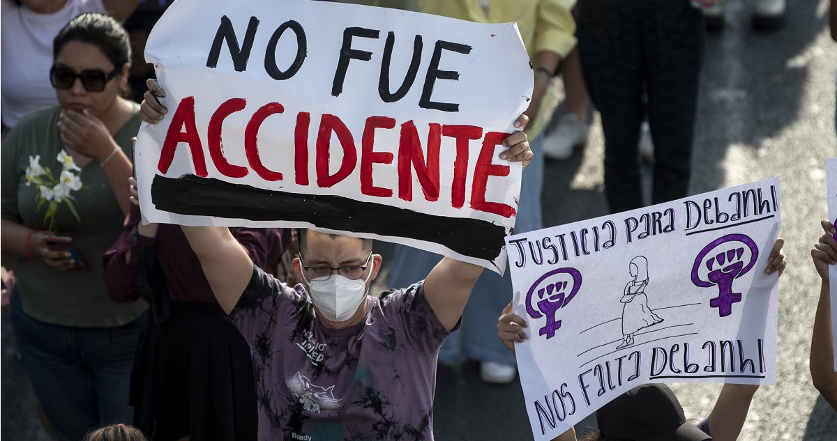 Colectivos feministas marchan durante una protesta en la Ciudad de Monterrey en el estado de Nuevo León (México).