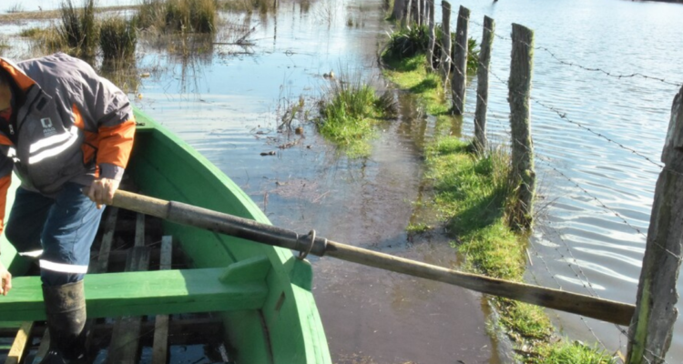 Gobierno en La Araucanía compromete proyectos para pescadores de Toltén