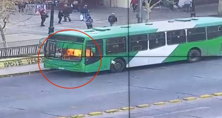 Queman bus en Alameda