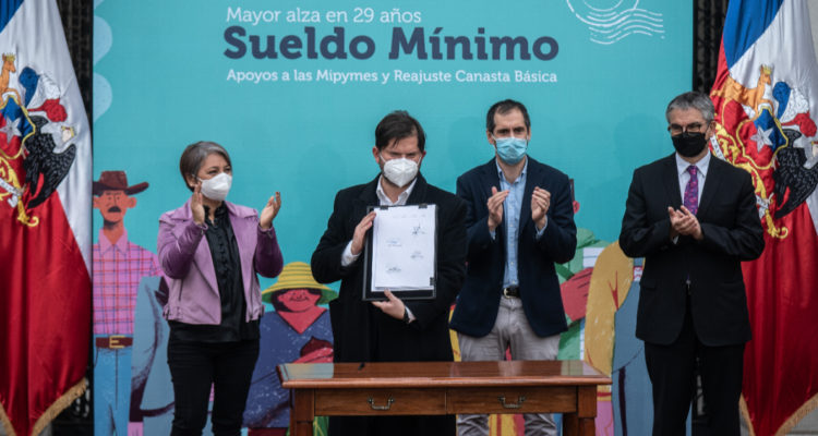 Promulgan reajuste del sueldo mínimo y subvención para Pymes El más alto en 29 años