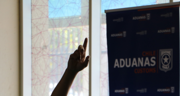 Tercera subasta online de aduanas en Osorno y Puerto Montt: remate de ropa, computadores y autos