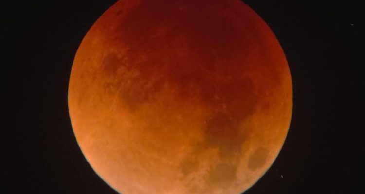 reportan-primeras-imagenes-luna-sangre