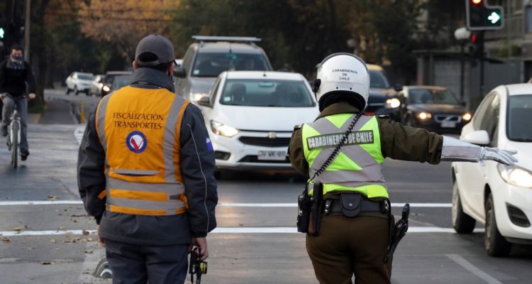 Restricción vehicular en Santiago desde mayo hasta agosto