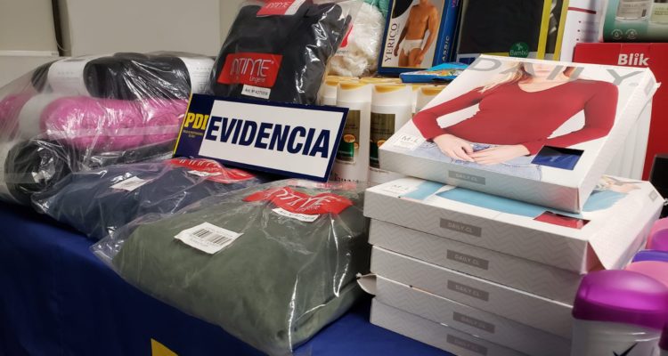 Objetos recuperados por la PDI saqueados desde el supermercado Tottus de Talagante.