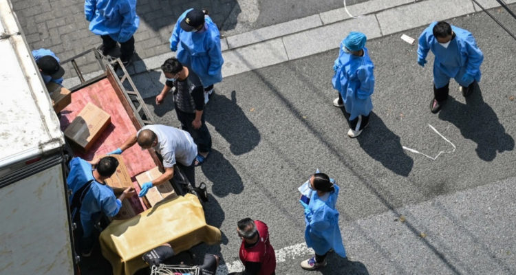 Shanghái asegura lograr tasa de cero covid pese a mantener a millones confinados