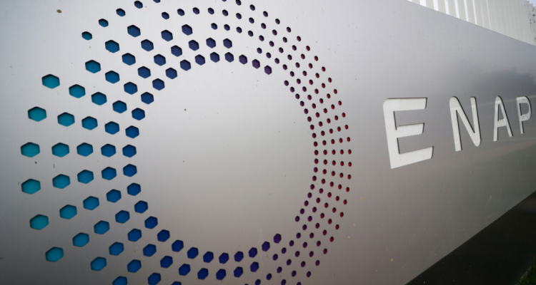 Subcontratistas mantienen bloqueo de refinería Enap.