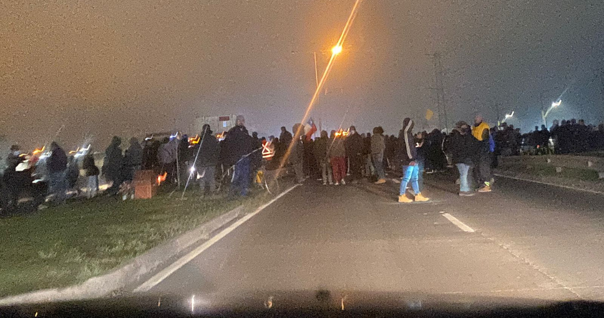 Nueva manifestación de trabajadores subcontratados de Enap en costanera de Hualpén.