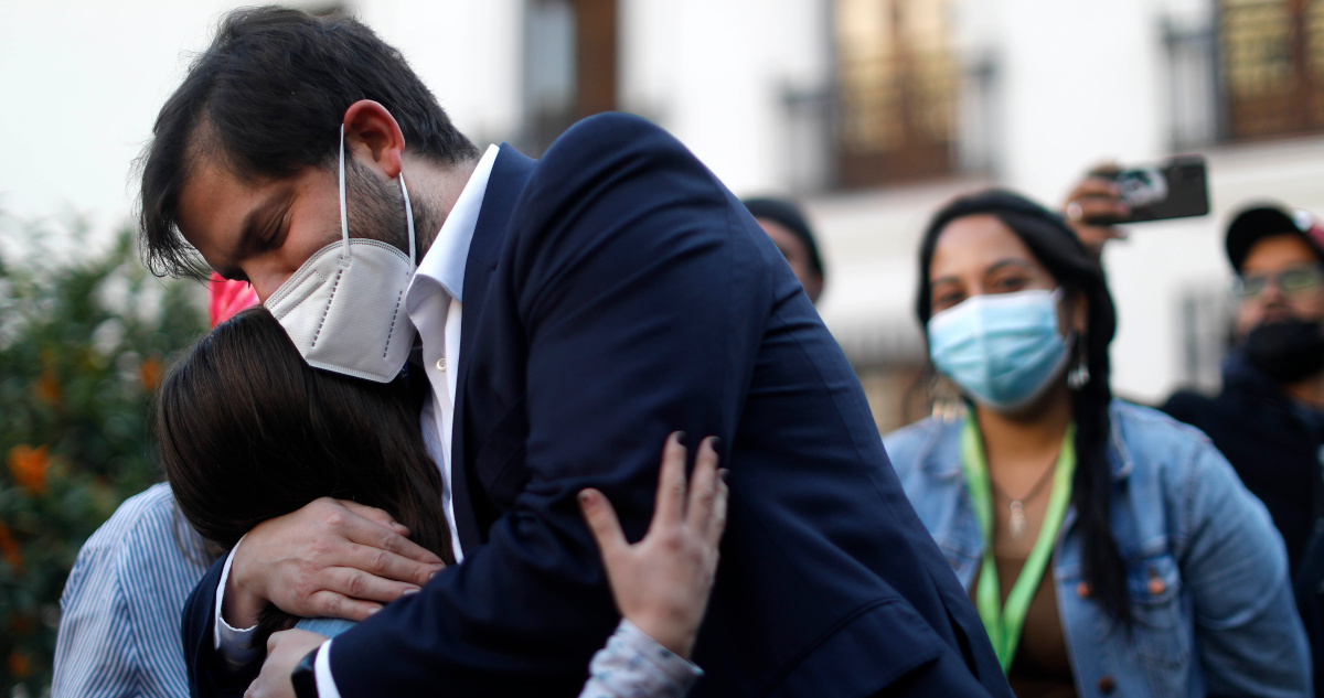 Sube aprobación del presidente Gabriel Boric