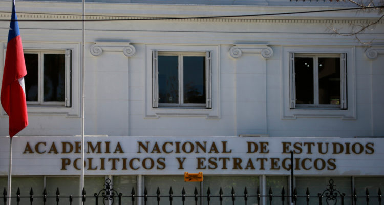 Pedirán citar al Congreso a subsecretario de Defensa tras polémica renuncia de director de la Anepe