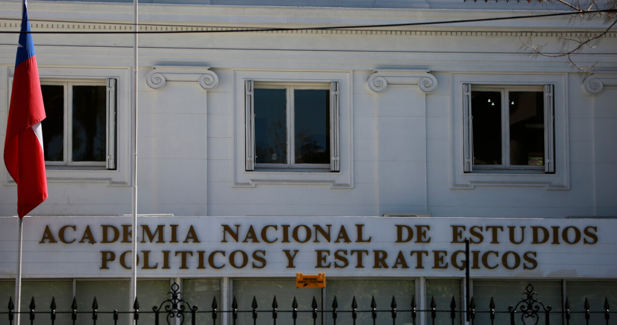Pedirán citar al Congreso a subsecretario de Defensa tras polémica renuncia de director de la Anepe