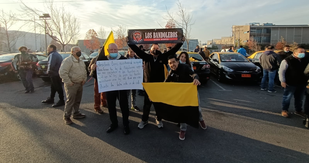 Taxistas se reúnen para realizar protesta en autopistas capitalinas por la regulación de apps