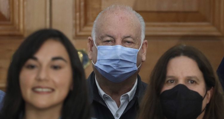 En Chile hay presos políticos, dice el presidente del Partido Comunista, Guillermo Teillier.