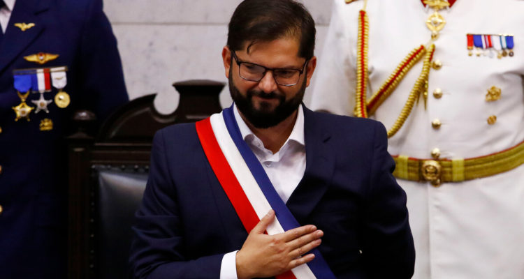 Time incluye al presidente Boric entre las 100 personas más influyentes de 2022