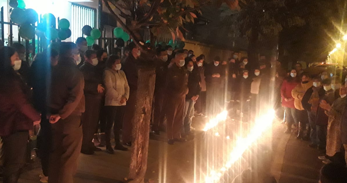 Vecinos realizan velatón por carabinero asesinado en Chillán