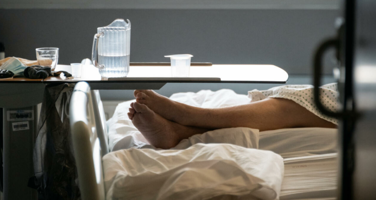 Chileno se contagia con viruela del mono en Europa: está aislado en un hospital de Italia