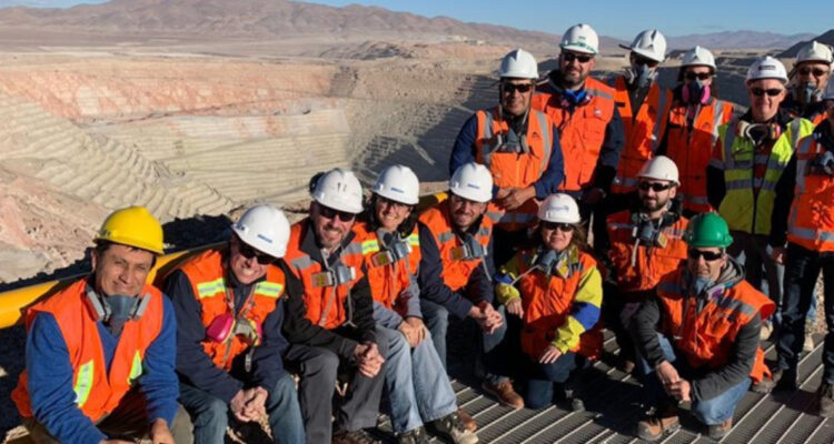 Visitantes a faenas mineras en Exponor