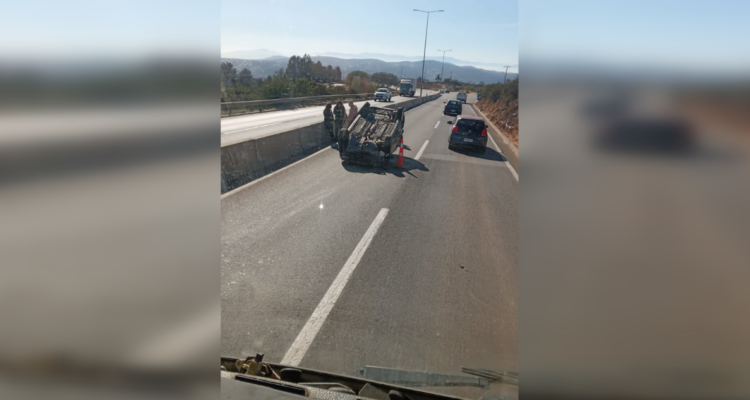 automóvil volcado Ruta Las Palmas