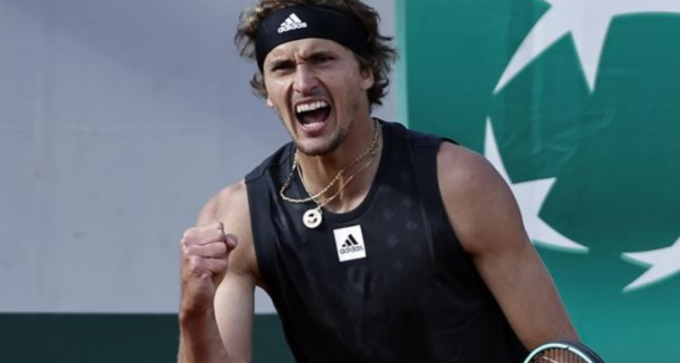 Zverev sufrió para vencer al español Bernabé Zapata en los cuartos de Roland Garros.