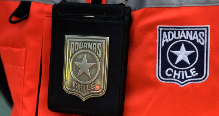 PDI y Aduanas descubren empresas que traficaban tabaco y evadían millonarios impuestos