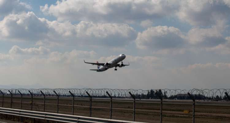 Habilitan pista principal de Carriel Sur