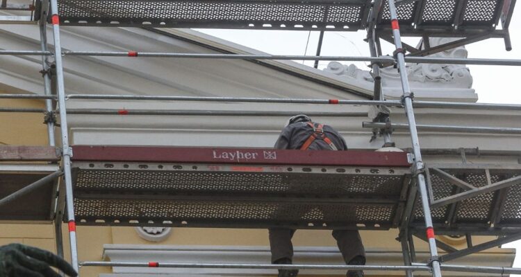 albañiles sueldos impagos Nacimiento