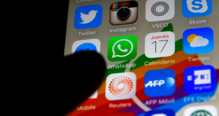 Cesfam alerta que persona se hace pasar por matrona para pedir fotos y datos de usuarias