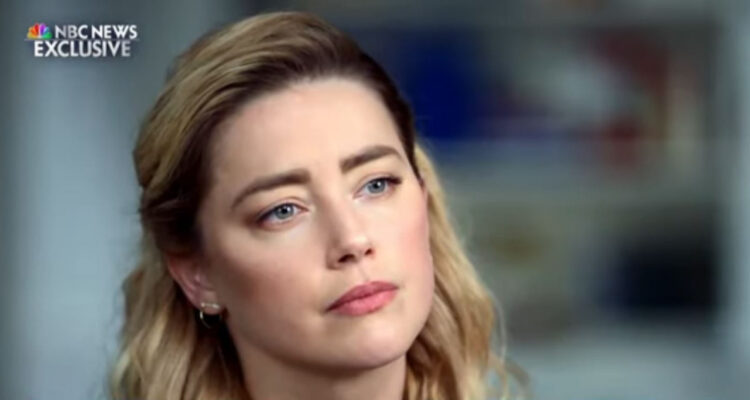 Amber Heard hablando en la entrevista.