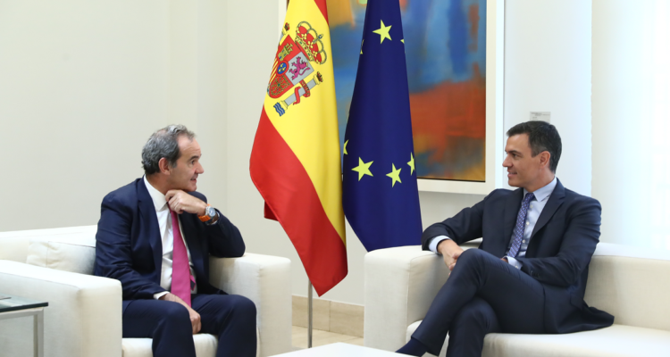 Andrés Allamand junto a Pedro Sánchez, en España.