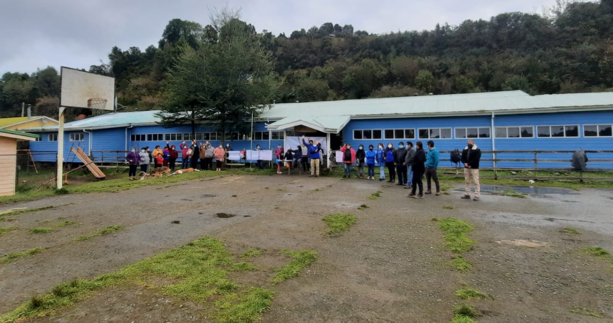 Apoderados se toman escuela de isla Alao: exigen mejoras "somos el patio trasero de Quinchao"