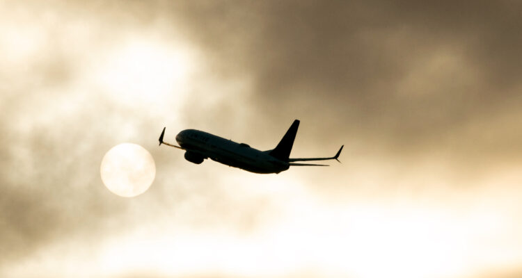 Por posible vínculo terroristas Argentina retiene a venezolanos de avión con tripulación iraní